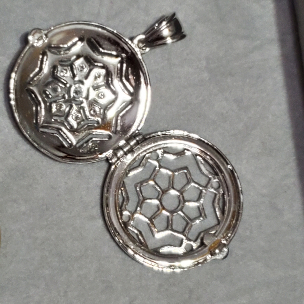 Pendant - Picture 3 of 3